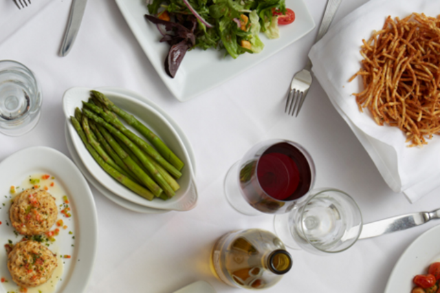 RuthsChrisBuck's tweet photo. At Ruth’s Chris, we believe great food brings people together. Join us this Thanksgiving. https://t.co/SwwjsuLNfP