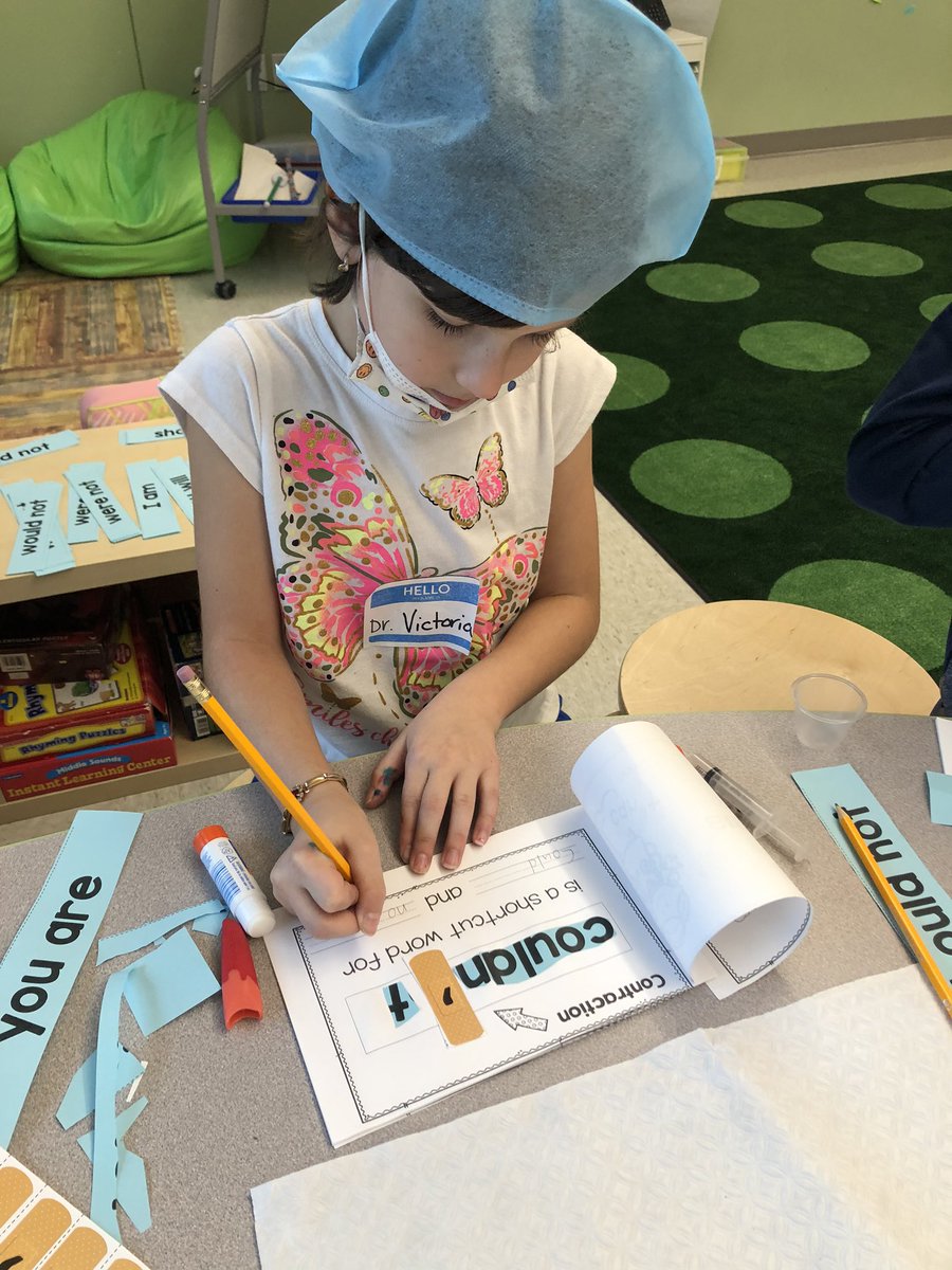 mollieperachio's tweet photo. Saving the world, one contraction at a time! #contractionsurgery #secondgraderocks #secondgradesurgeons #doctorforaday @jwhite8137 @NLGustafson https://t.co/kE5h2bXMMn