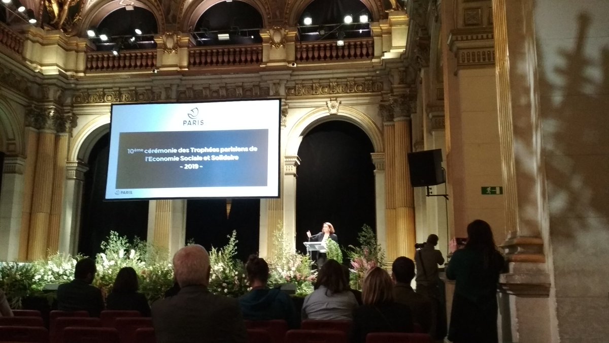pie_paris's tweet photo. @antoinetteguhl clôture cette belle cérémonie #TropheesESS en citant les beaux projets comme @LouveCoop @LaCravateSolidR qui construisent un monde meilleur https://t.co/ZYtOuGpLf0