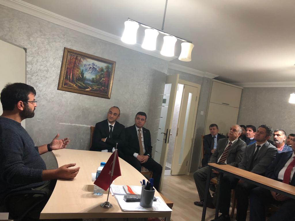 muratgurelll's tweet photo. Değerli hocamız Dr.Öğretim Üyesi Vahit ÇALIŞIR Bey'e ''Naif gerçekçilik ve siyasal çözümsüzlük'' adlı seminerinden dolayı teşekkür ederiz Prof. Dr. Necdet ÜNÜVAR hocamızında aramızda olması bizi ayrıca mutlu etti.
#kamuYönetimiAraştırmaDerneği #KAYAD
https://t.co/8Z3MMuNOZR https://t.co/m4CInaeIBp