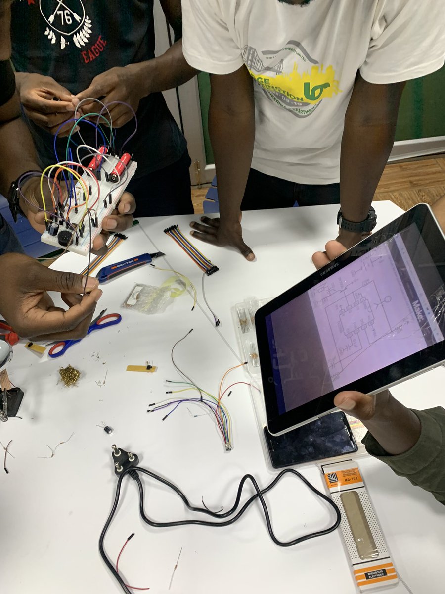 labmobil's tweet photo. What a great workshop today with @techvillagezw at @nustamspace! #drawdio hacking, the possible start of a #LEDearrings small business, and exchange between university, makers and youth activists! Thanks for taking the time to meet the #labmobile https://t.co/BopWdU7p1y