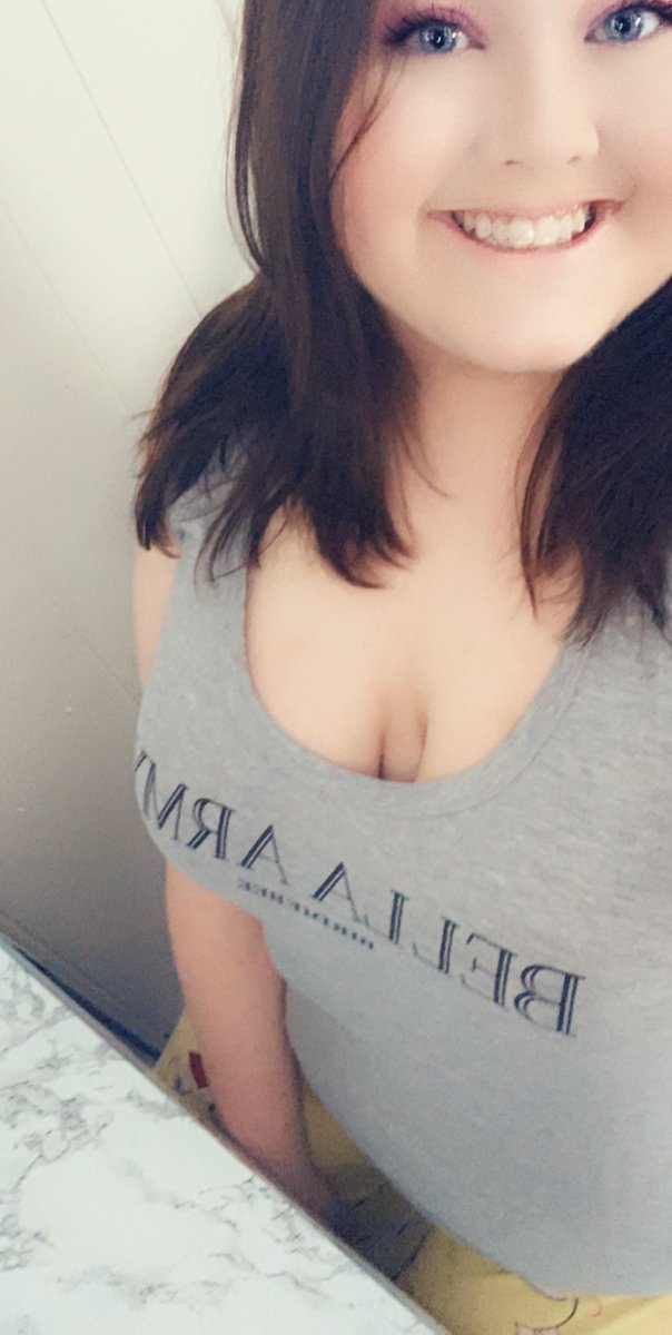 motorcityember's tweet photo. Don’t mind me, just out here sporting my @birdiebee tanktop! Forever a part of the #BellaArmy @BellaTwins https://t.co/Vo5yDTqqyF