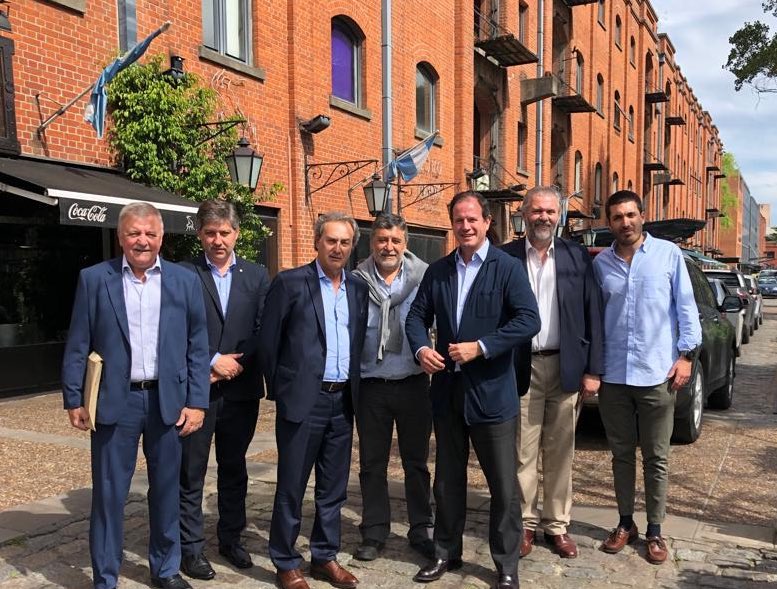 CEPESCA's tweet photo. En reunión con pte Eduardo Boiero, gerente Eduardo Román y miembros de Cámara de Armadores de Pesqueros y Congeladores de la Argentina ##CAPeCA 🇦🇷, Javier Garat comparte la experiencia de #ICFA y anima a apostar por unidad y defensa conjunta de los intereses del sector pesquero https://t.co/v6hiuMFdaq