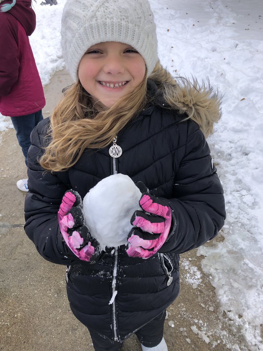 MaryDansky's tweet photo. Loving a snowy recess! https://t.co/aMh5wFiwQe