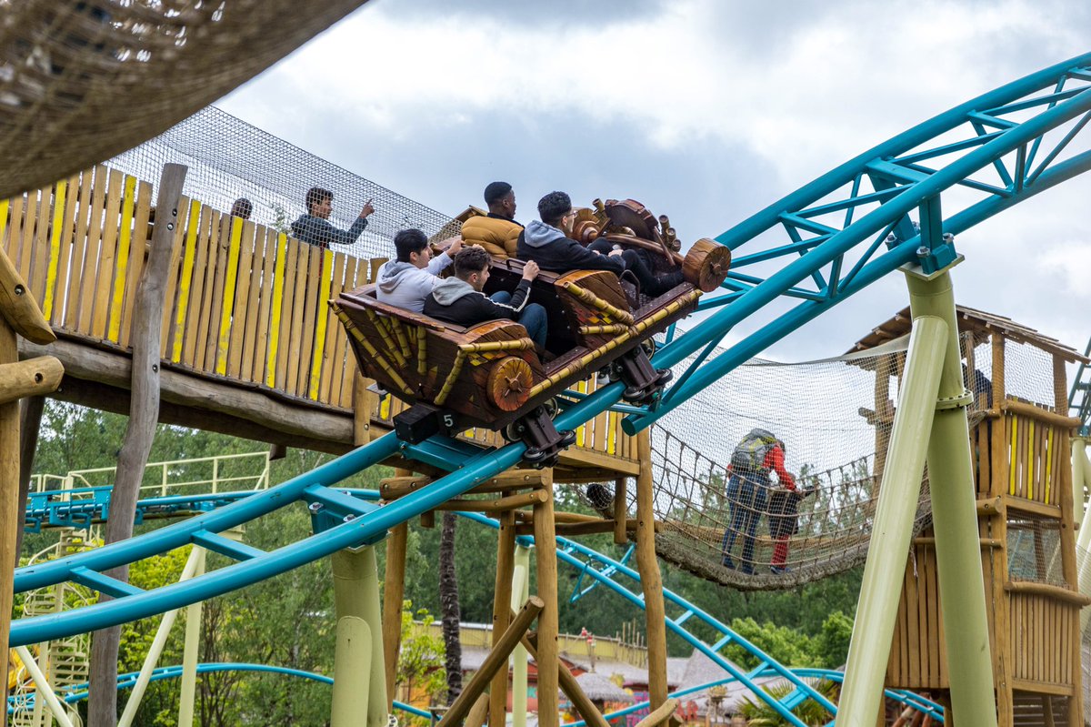 coastergraph_'s tweet photo. Tiki Waka is a part of the Exotic World which can be seen from unusual places around. #tikiwaka #walibibelgium #bobsledcoaster #gerstlauer https://t.co/jWv2STW5gI