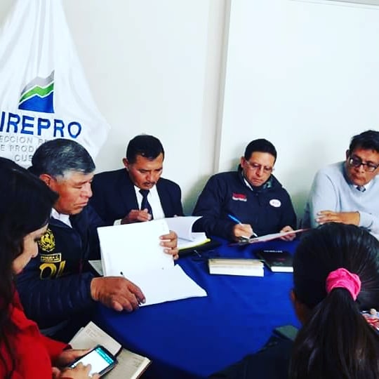 _DIREPRO_CUSCO's tweet photo. DIREPRO CUSCO realizó sesión ordinaria con la Comisión Regional de lucha contra los delitos aduaneros y la pirateria
#DIREPRO https://t.co/IOWsHz7GSZ https://t.co/71Sykc4dvy