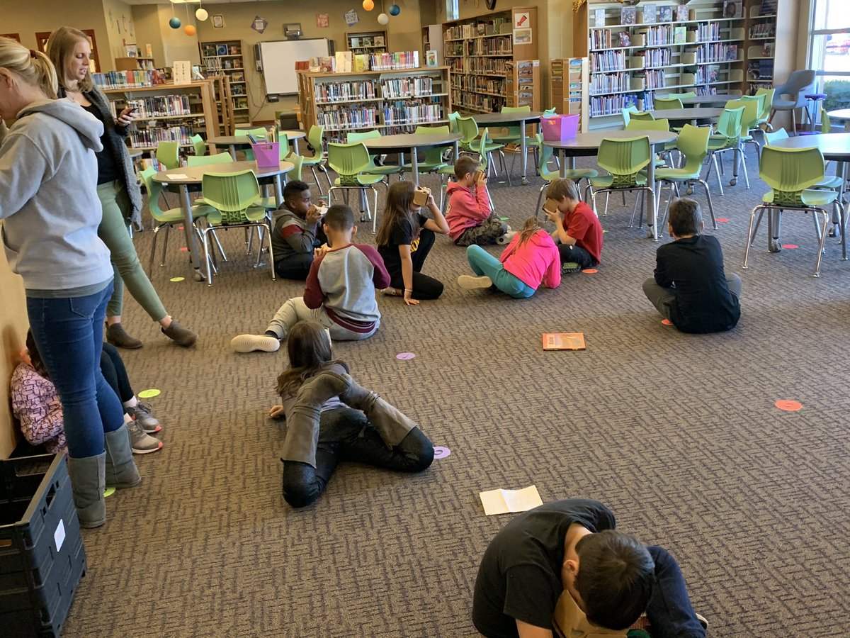 SVE_Library's tweet image. Using Google Expeditions to look at the Serengeti &amp;amp; the Sahara Desert. @ericamhough1 @svelsr7 #svpower #jagsquad