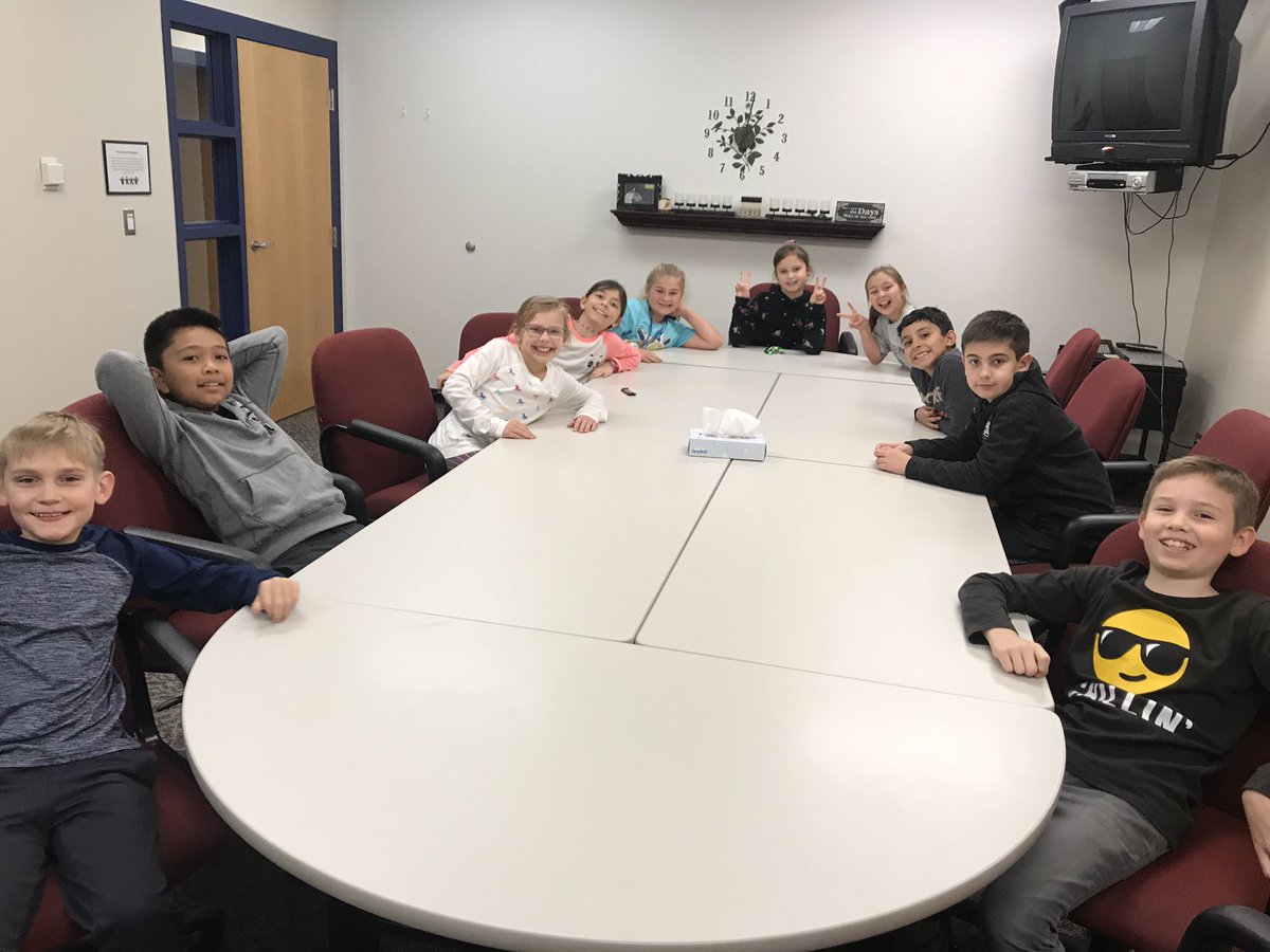 PVBuchanan4th's tweet photo. Congrats, 4th graders! Way to work hard on demonstrating responsibility! And thank you for your patience and flexibility, too, as we anxiously awaited the arrival of our pizza! Oooh another thank you to Mrs. Tellez, Mrs. Dorlack and Mr. Murray for your help! 💙📚🍕📝 #pvpride https://t.co/EEkNcJv94S