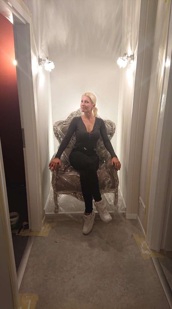 Das Wichtigste ist da: Der Thron!
Das bedeutet, die Eröffnung steht unmittelbar bevor 😀
#dominapatricia #dominaberlin #wecandoit #alphaomegabln #womenpower #alphafemale