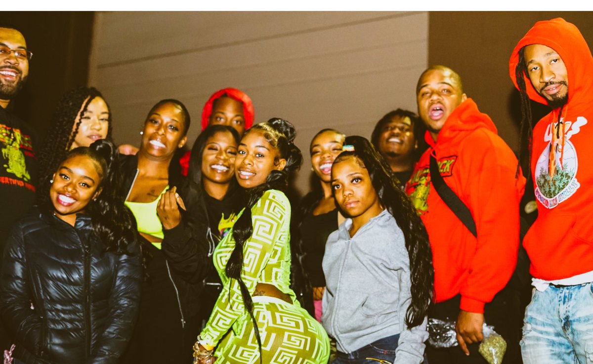 AmetriaPeridot's tweet photo. The support has been crazy 💚‼️ #AmetriaPeridot #DiaryOfAHoodPrincess #OutNow #clickmybio #newfemaleartist https://t.co/8uz5adyWda