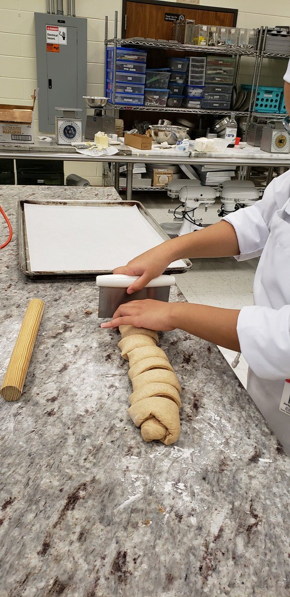 Bakingchefjay's tweet image. It snowed today in Richmond, and what better way to celebrate the cold and dreary (only because it melted too fast) than making Cinnamon Buns!!! Smells like the winter holidays are right around the corner❤ #SnowDayEssentials #ctcbakinglove