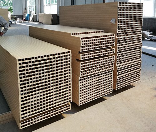 tongsanmachine's tweet image. PVC WPC door machine turnkey production line
1,door width: 600-1000mm
2,high output: 400-500kg/h
3,CE certificated high quality #wpcDoorManufacturingMachine #pvcDoorMakingMachine #wpcDoorFrameMakingMachine #wpcDoorProductionLine #wpcDoorMakingMachine