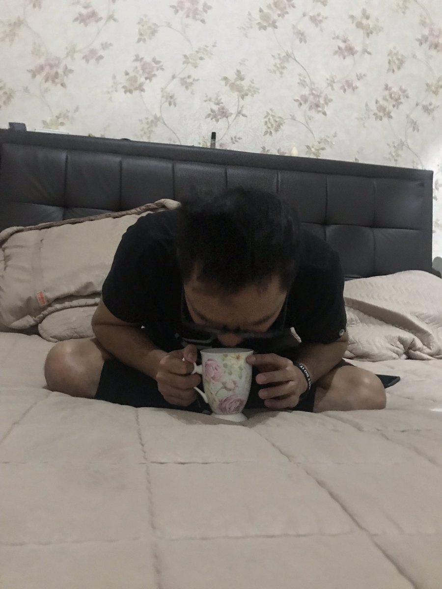 Happy #fathersDay yg tidak pernah lelah ngumpuli setiap sen untuk memenuhi semua kebutuhan mamaya~ yg sakit selalu minta pijet dan minum teh anget pakai YL~ <a href="/aan__/">.</a>