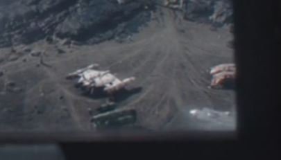  #TheMandalorian   This looks like Lancer-class pursuit craft (like the Shadow Caster in Rebels). If it's not one (the reactors seem longer), it's close. Another model produced by MandalMotors?What do you think dear  @AdmiralNick22 ?One of these ships appears in  #StarWarsIX