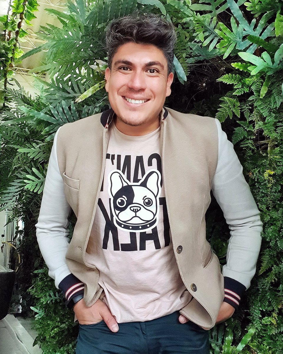Empieza cada día con una sonrisa y mantenla todo el día. Feliz noche, duerman felices.
#smile #portrait #pictureoftheday #picture #nice #guy #streetstyle #gay #instafollow #instagram #bogota #Colombia