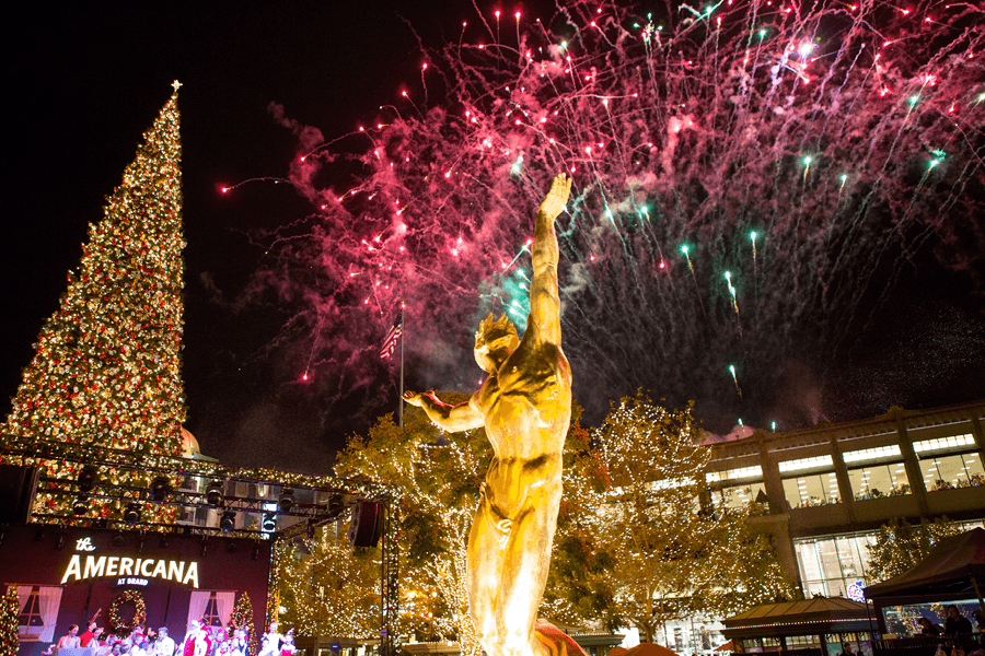 PacTheatres's tweet photo. Hey Twitter Fam, The Americana will be hosting it’s annual Tree Lighting Ceremony this Thursday 11/14/2019, @ 7:30pm! Pacific Theatres will temporarily close its doors from 3:30pm to 9pm.

Join us as we kick off the holiday season!! #HappyHolidays #Pacifictheatresglendale https://t.co/DkG1T43tFg