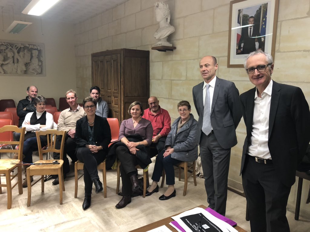 EtienneBordry's tweet photo. Réunion publique ce soir à #Druye pour présenter le déploiement de #FibreOrange en présence de Mme Corinne Chailleux  @JacobsPierre @nicolas3741 @OrangeCVL https://t.co/gU7xkbv8Ts