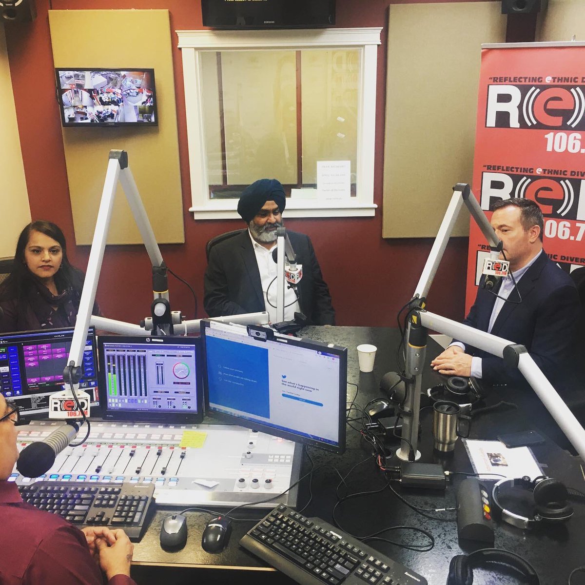 Premier @jkenney , MLA @devindertoor68 , Minister @RajanJSaw are in the studio with @RishiKNagar to wish our listeners a Happy GuruPurab. #REDFMRadiothon
#550PrakashPurab