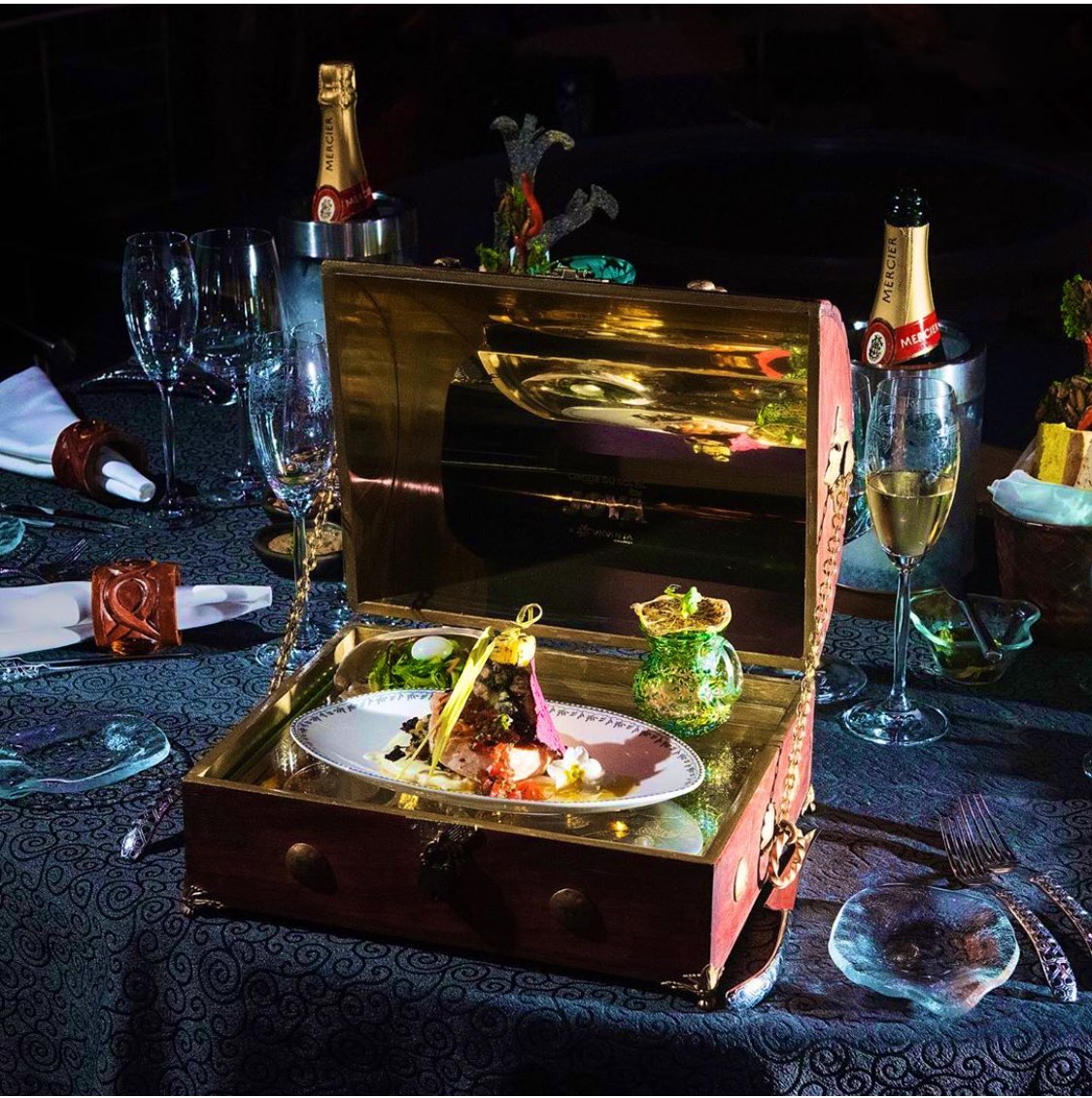 Tenemos una nueva experiencia culinaria 😱😱😱 Reserva tus boletos cirquedusoleil.com/joya <a href="/RivieraMaya/">Riviera Maya</a> #BestEat #MustSee