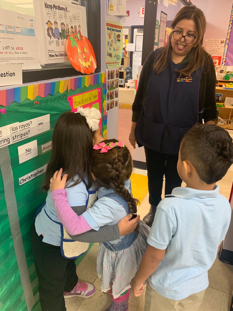 MsArielPrek's tweet photo. Ms. Glenda’s morning greeter welcoming each student into class! What a happy way to start off a day in Pre-K! @MsArielPrek https://t.co/SvNoi24PjM