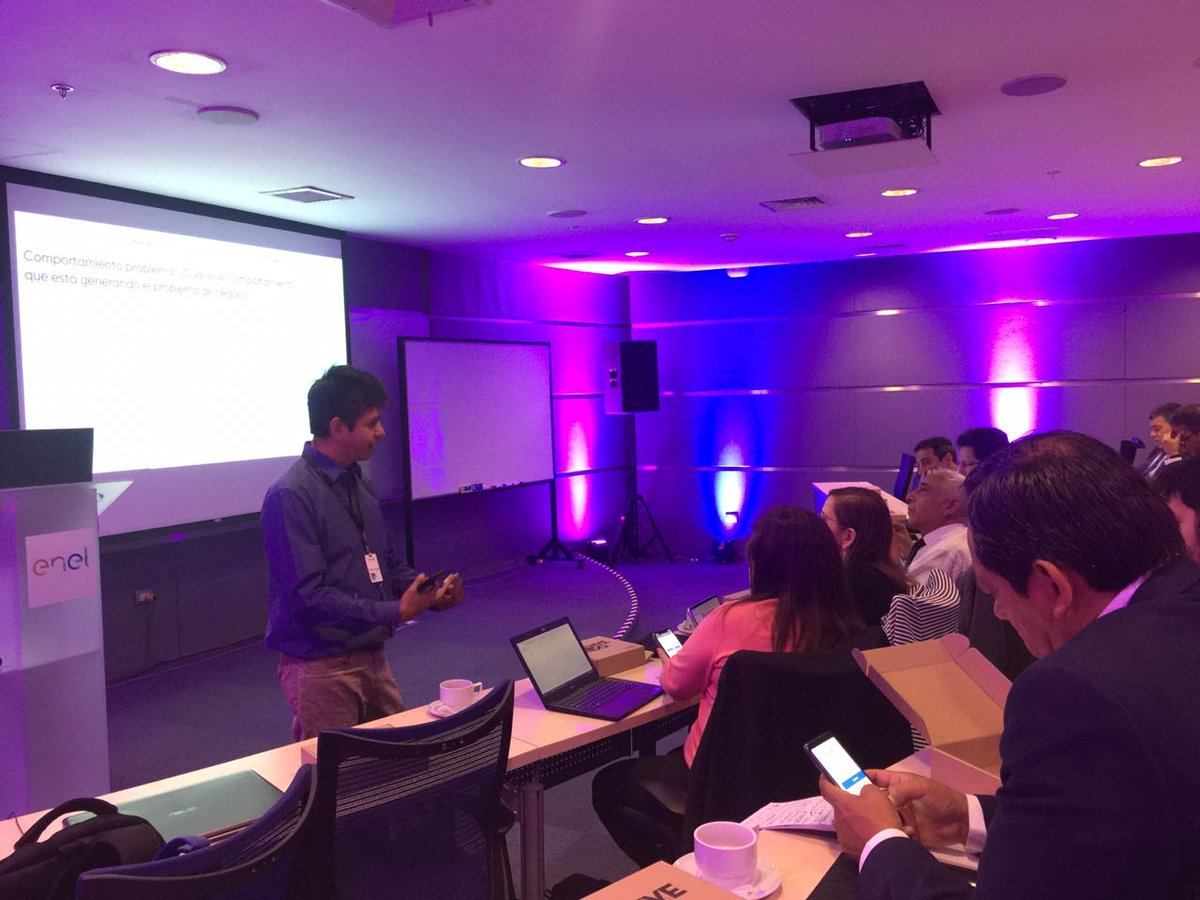 cidepucp's tweet photo. #EnelDigitalWeek @EnelPeru una semana donde se realizarán talleres y actividades orientadas a la innovación. 🚀🤩 
@PiscinaLab , laboratorio de innovación de la PUCP explicando a los gerentes de Enel la dinámica de la hackatón que se realizará en conjunto con el CIDE - PUCP😄🎉 https://t.co/tgHpdnC0Uu