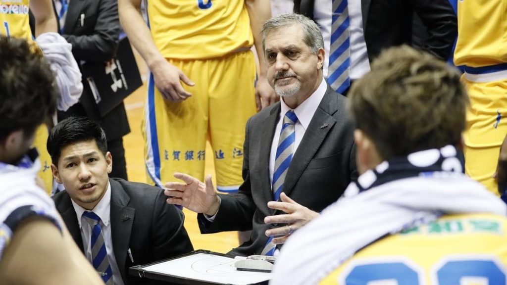 PickandRollAU's tweet photo. Shawn Dennis: Zen and the art of Japanese basketball coaching ➡️ https://t.co/3W0IYVkOdb 
by @OliverKay20 
#AussieHoops https://t.co/xJJjS14EeN