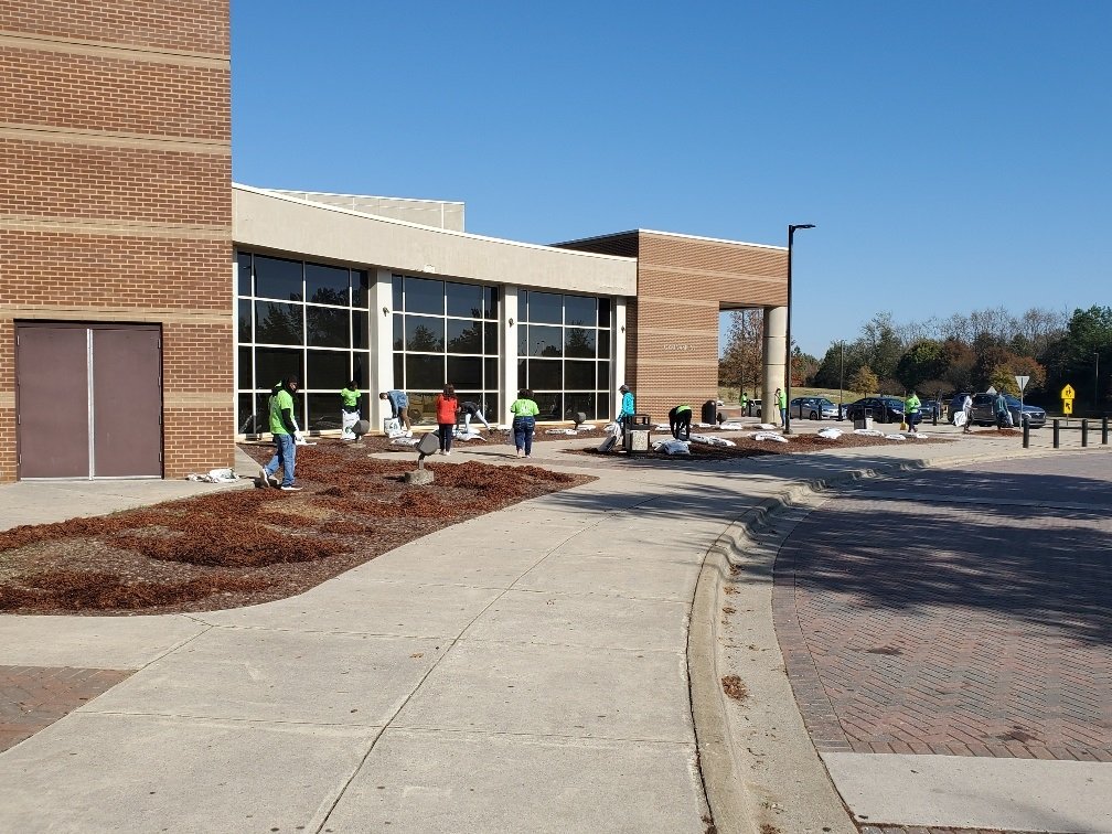 HSVk12's tweet photo. Thank you PTK from Calhoun’s Hsv Campus, Collegiate 100 from Alabama A&M & Columbia HS IB students who spent Sat. morning beautifying the Columbia campus, picking up trash & laying down fresh mulch. Thanks to Hoar Project Management for donating 300 bags of mulch!
#CleanHomeAL https://t.co/DxvYS3dV8C