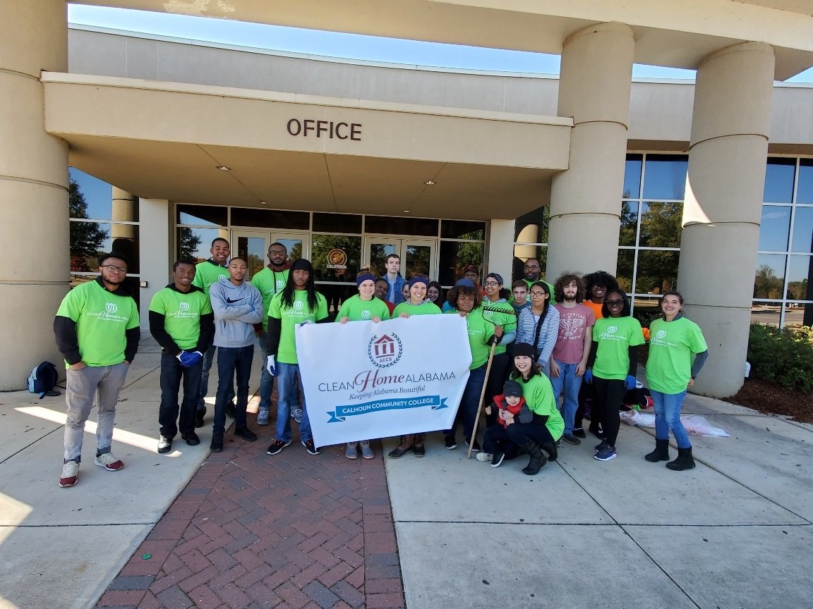 HSVk12's tweet photo. Thank you PTK from Calhoun’s Hsv Campus, Collegiate 100 from Alabama A&M & Columbia HS IB students who spent Sat. morning beautifying the Columbia campus, picking up trash & laying down fresh mulch. Thanks to Hoar Project Management for donating 300 bags of mulch!
#CleanHomeAL https://t.co/DxvYS3dV8C