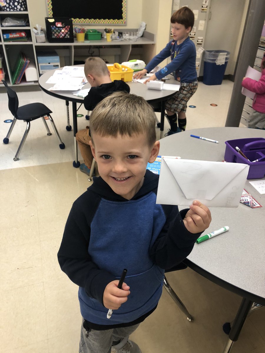 MissMooresClass's tweet photo. Happy hearts from writing and receiving sweet notes to and from our friends in quiet time! @BrownsvilleES https://t.co/wuUG5QHYPp
