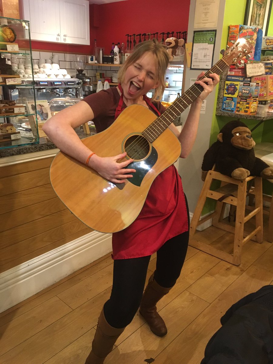 FunkyMonkeyCC's tweet image. A MASSIVE Thankyou to the lovely customer who has brought us a guitar for the wall in the new side 😆 (yesyou guys can all play us a tuuuune ❤️)