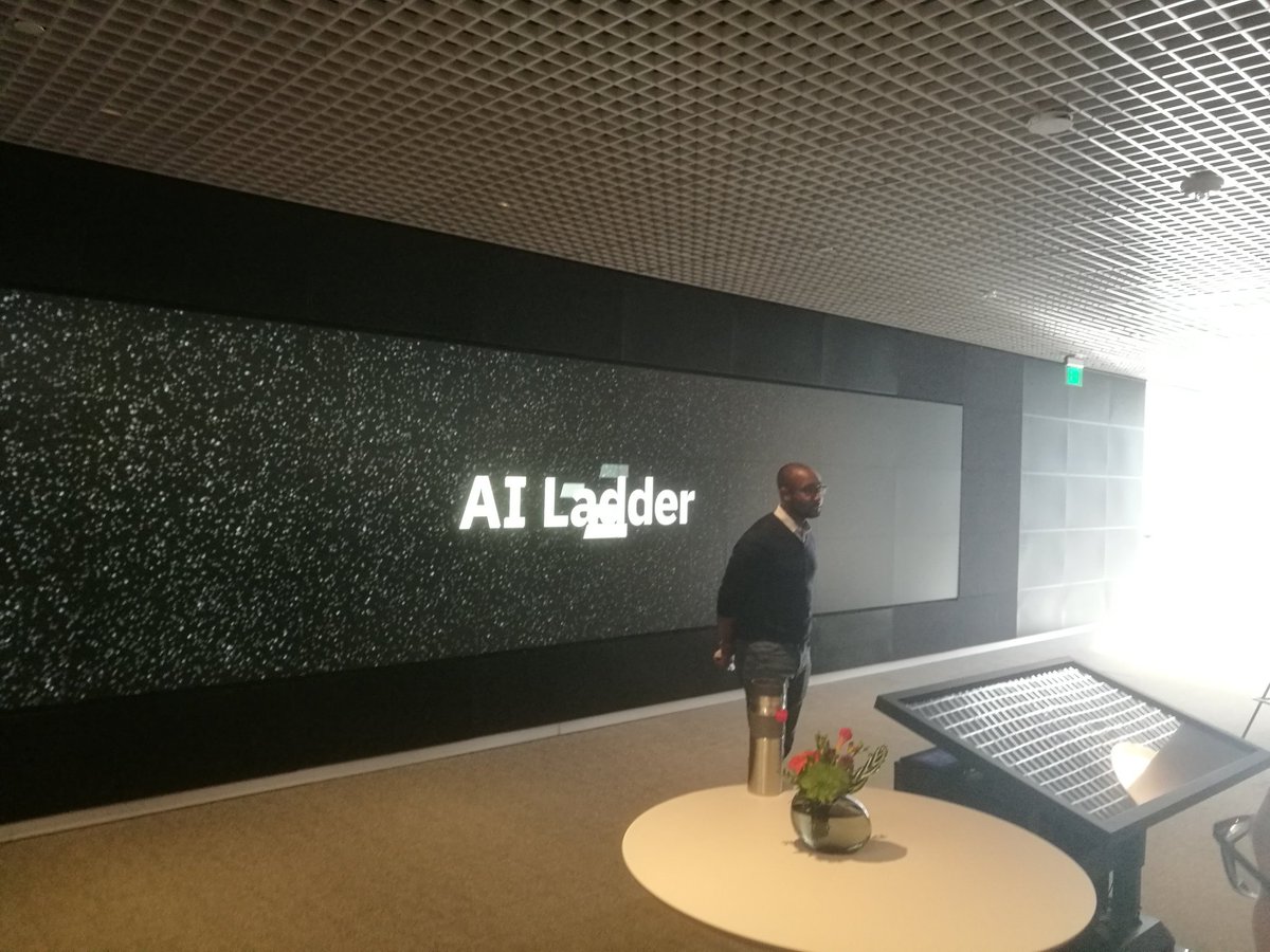 JeMaChPro's tweet photo. Les #Emba sont accueillis au Watson Experience Center où leur est présentée la stratégie en intelligence artificielle d'IBM.
#EmbaAudenciaLtSf2019 https://t.co/c3clGQbKJu