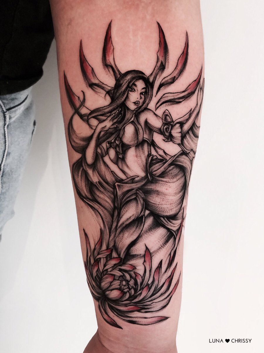 lunachrissy's tweet image. Tattooed Irelia the blade dancer from League of Legends 🔪♥️