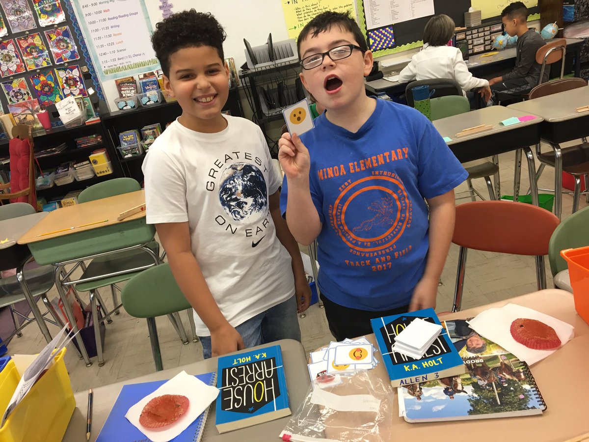 MrsAllensClass5's tweet photo. Today we finished our book club novels with some emoji character analysis and blueberry muffins! 
📖😱😁🤩 
#GoMinoa https://t.co/9Jp5KaICn8