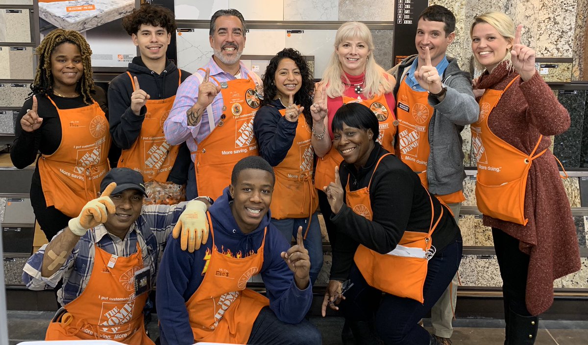 JakeMcCordUSMC's tweet photo. Supporting the “James Bond District” D007 with an HDI PK POWER HOUR at #6859 Hillcroft Store! Thanks for the warm welcome on this frigid day, ya’ll #MakeoverMagic #TexasMakeoverTakeOver #OneTeam #ServicesRocks https://t.co/OWKqTY37qC