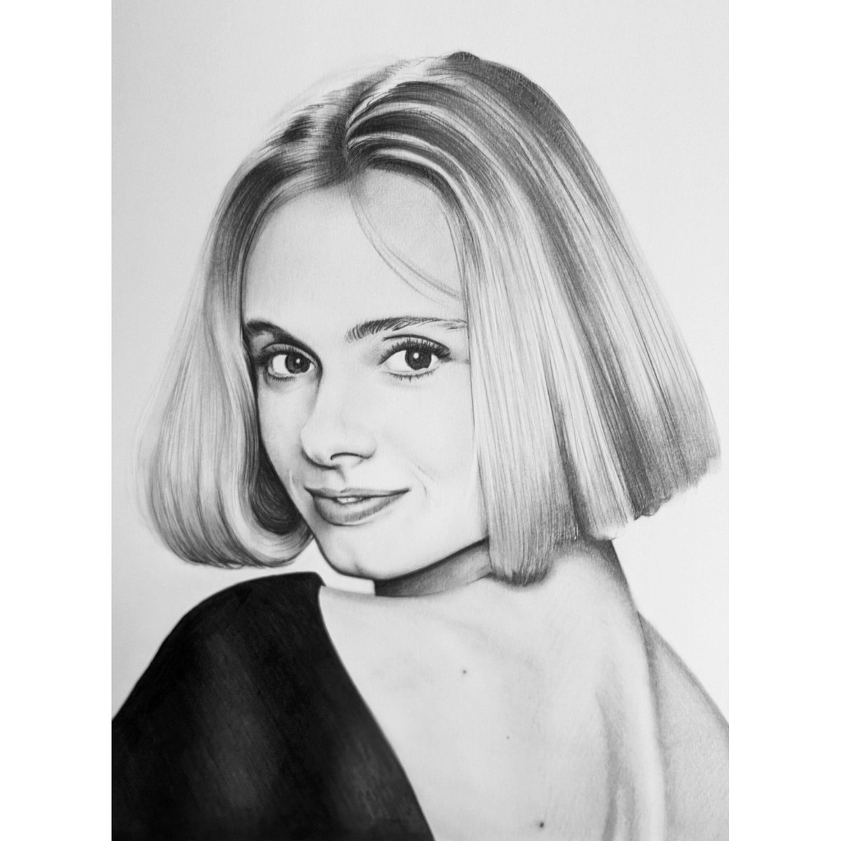 ArtistSKent's tweet photo. Completed portrait of actress Maryam d'Abo as Kara Milovy in James Bond film 'The Living Daylights' (1987) #art #drawing https://t.co/tO4sv2lHdW
