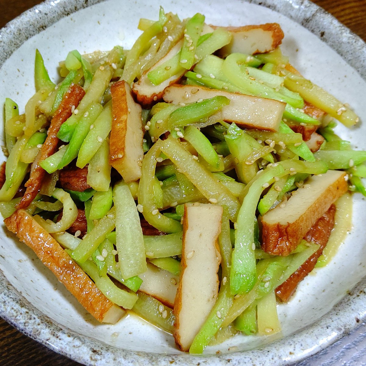我妻弘 隼人瓜たさつま揚げのきんぴら 隼人瓜はサクッと皮を向いて細目の拍子切り さつま揚げは薄切り 油 サラダ油 胡麻油 で隼人瓜をしんなりするまで炒めてさつま揚げを加えて炒める 本だし みりん 醤油を炒め絡て白ごまをふって完成 隼人瓜 我妻弘 隼人瓜たさつま揚げのきんぴら 隼人瓜はサクッと皮を向いて細目の拍子切り さつま揚げは薄切り 油 サラダ油 胡麻油 で隼人瓜をしんなりするまで炒めてさつま揚げを加えて炒める 本だし みりん 醤油を炒め絡て白ごまをふって完成 隼人瓜