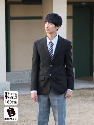 田中泰延 学生の制服でブレザー スポーツジャケット を指定している中学高校も多い しかし多くの学校は校則で シングルブレスト二つ釦を全部留める となっている こんな人類普遍の規則も知らないやつらの校則など守る必要がない 下のボタンは 飾り