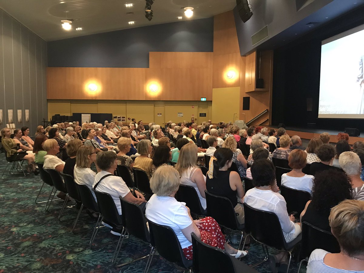 Bexpublisher's tweet photo. I think this is the biggest library audience for an author talk that I’ve seen. I couldn’t get a car park! Listening to Fiona McIntosh for the first time #robinalibrary #QLDreaders https://t.co/aUrrvNfxXo