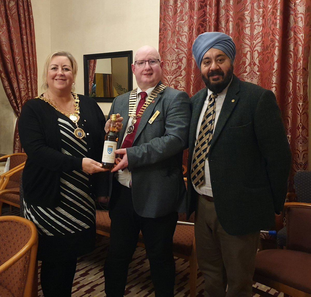 Provest of Renfrewshire Lorraine Cameron attended our club tonight. 
With visiting Barrhead Rotarians and other guests able to enjoy an excellent presentation, good company and good food. 
Thank you all for making it a great meeting. 
@RenCouncilNews