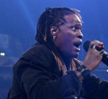 VincentVerhei's tweet photo. On the left is Ron Killings making his Raw debut in November of 2000. On the right is Ron Killings performing on Raw in November of 2019. https://t.co/EDRE1h2ahY