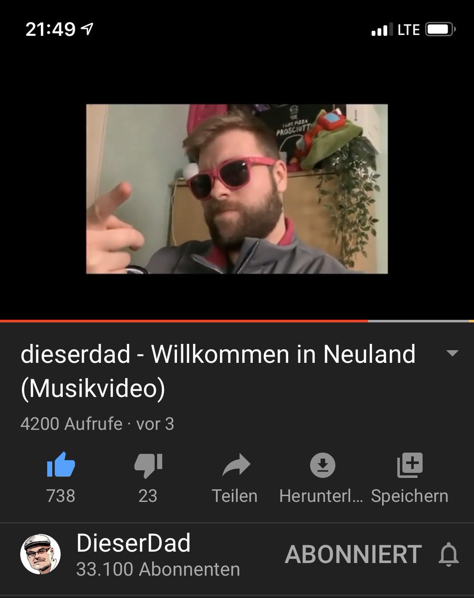 <a href="/dieserdad/">dieserdad</a> Hat gerade ein echt gutes und tolles Musikvideo gebracht. Nach Aufruf auf Instagram wurden auch (viele) Zuschauer Videos integriert. 🤓Ein wenig #Magenta hat es auch in den Clip geschafft. #neuland und mehr gibt es bei ihm oder im Neuland -Buch. {Werbung} 😎