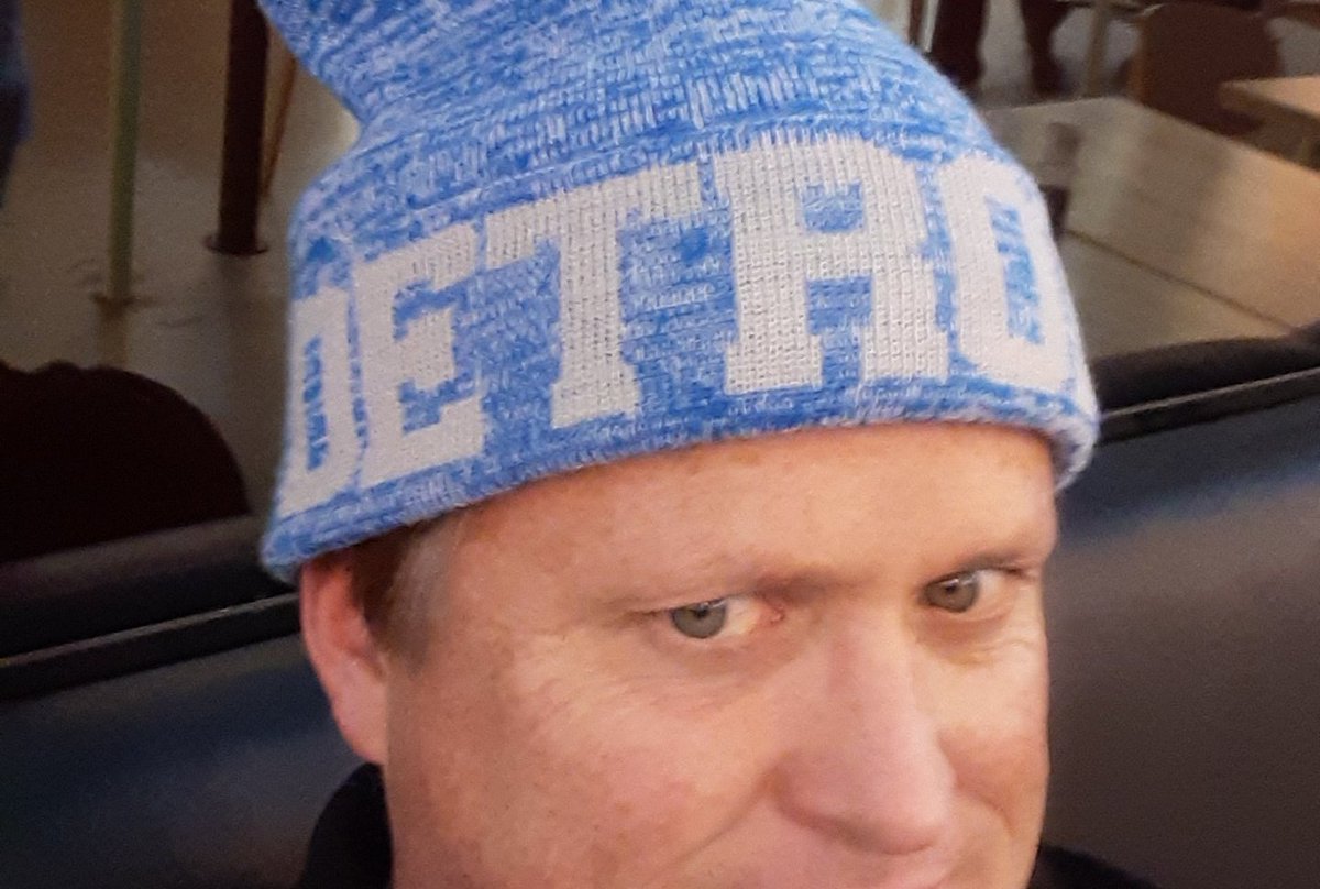mrwizardmagic's tweet image. I like to buy Winter hats at gas stations in Detroit.