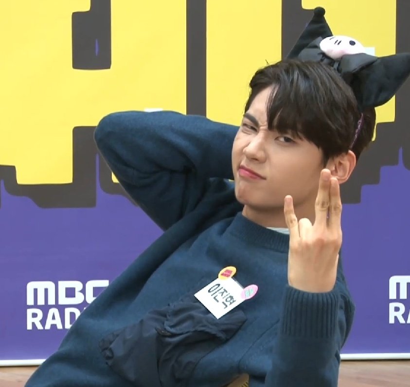 LQ__LJH's tweet photo. Angel👼🏻                      Devil😈 https://t.co/UMfdB4NTk7