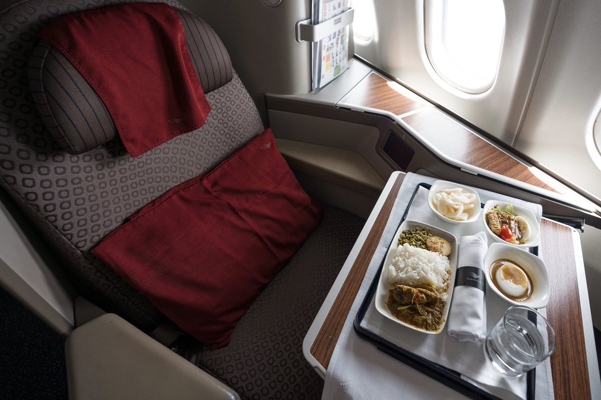 lunch on <a href="/IndonesiaGaruda/">Garuda Indonesia</a> - betutu chicken, coconut laced veggies and a hard boiled egg with chili 😋 #GA409