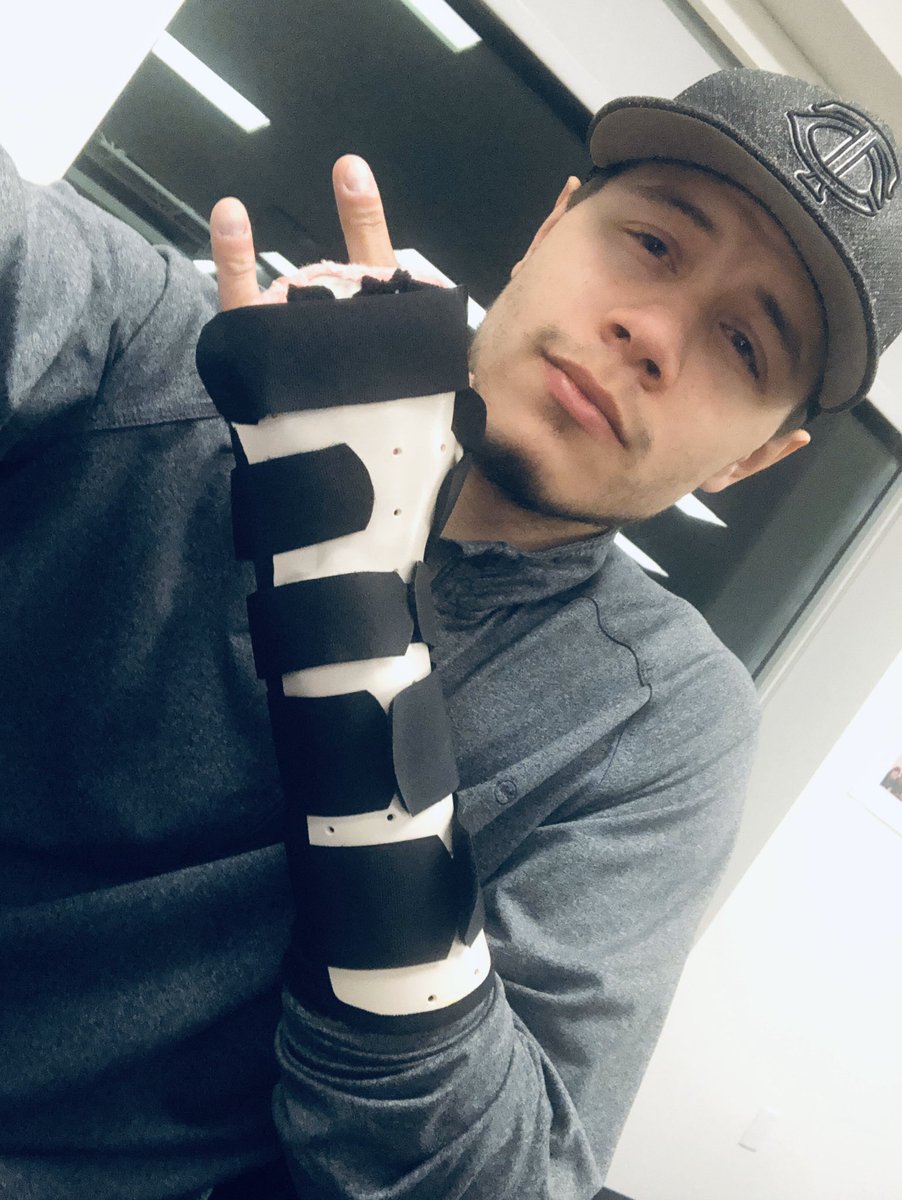 s7arving's tweet photo. Update on My Life’s Most Random Injury:
Neurologist Apt - 👌🏽
Up next⏭ Physical Therapy
All I gotta say is, for anyone that sleeps on their side, take my advice and #JustDontIt 😂 Save yourself the hassle and just sleep on your back! 😂 https://t.co/81a6O07SsP