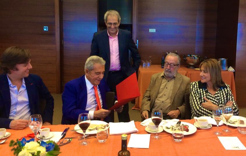 arevalocarlos's tweet photo. Hoy la @PPPrimeraPlana hemos compartido almuerzo con el genial actor #AndrésPajares en nuestra sede del hotel @Eurostars #MadridTower! Con él hemos repasado su larga trayectoria en cine, teatro y televisión y nos hemos reído de verdad! 🎭📺🎥🎬 🎼 https://t.co/EDp5i9N41m