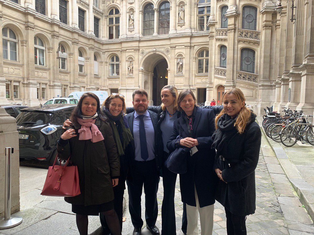 Val_BougaultDel's tweet photo. Une matinée édifiante au #ConseildeParis :
▪️1/3 de l’assemblée présente
▪️Des Conseillers de #Paris dissipés
▪️Des interventions sur le budget en mode dialogue de sourds
Merci #DemocratesProgressistes, #PPCI et #UDIModem
➡️ Vivement le changement avec @BGriveaux ‼️ https://t.co/s5YhcJVNtp