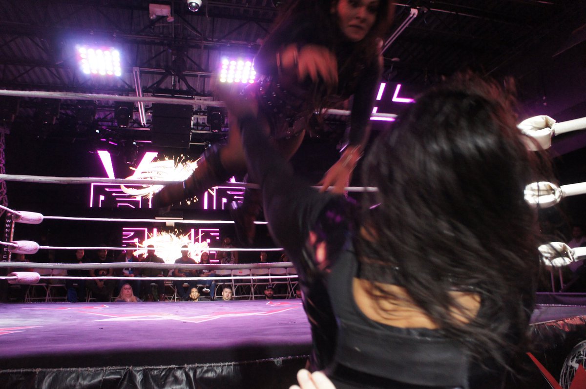 Ricanboy22's tweet photo. @RealNMarkova vs @doubledrose01 #Shine62 https://t.co/vbboCOgXR1