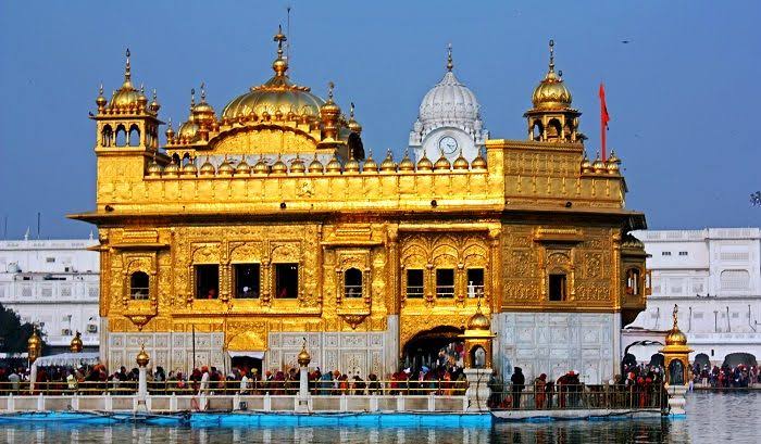 Amritsar's GoldenTemple was initially built without any gold coatingIt is during the reign of Maharaja  #RanjitSingh, the temple went under full renovation and made into what it is today #BirthAnniversary5