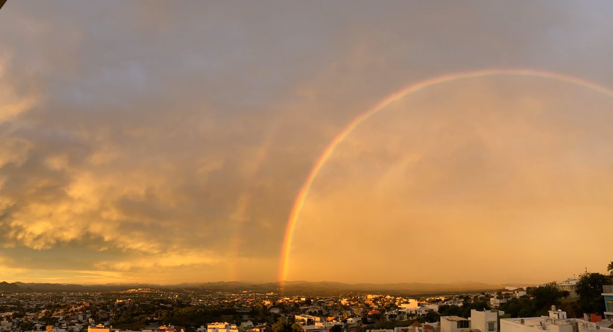 Elihh2E's tweet image. Aterdecer con arcoíris doble en Culiacán @metmex @webcamsdemexico